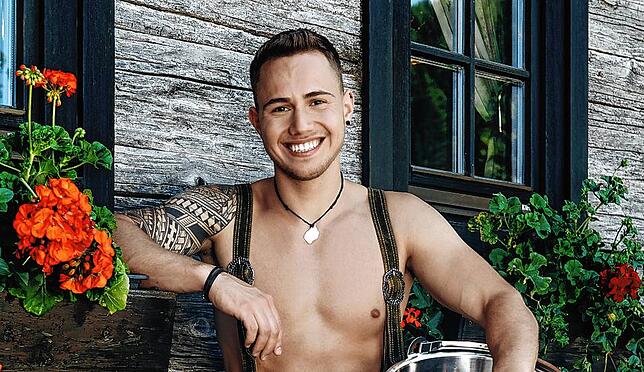 Simon Stier aus Kreenheinstetten begeisterte als Model: Er ist mit Bild im österreichischen Jungbauernkalender, als erster ...