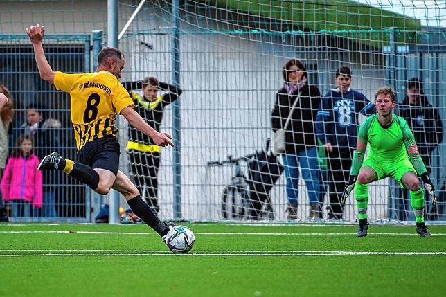 Bild 3: SV Nöggenschwiel gewinnt Derby beim SV Waldhaus mit 2:1 &ndash; und wir haben Bilder!