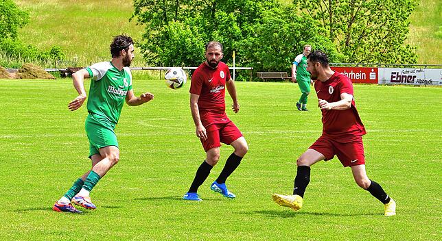 Bild 22: SV Waldhaus II gewinnt Kellerduell gegen DTFV Bad Säckingen mit 2:1 – und wir haben Fotos!