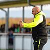 Antonio Fiore Tapia, Trainer des FC Öhningen-Gaienhofen, bejubelt einen klaren 3:0-Erfolg über die Spfr Owingen-Billafingen.