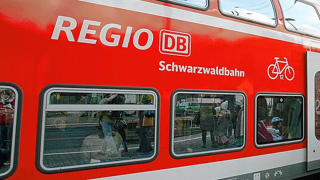 (Archivbild) Die Schwarzwaldbahn verkehrt im Moment wegen defekter Wagen nur noch im Zwei-Stunden-Takt.
