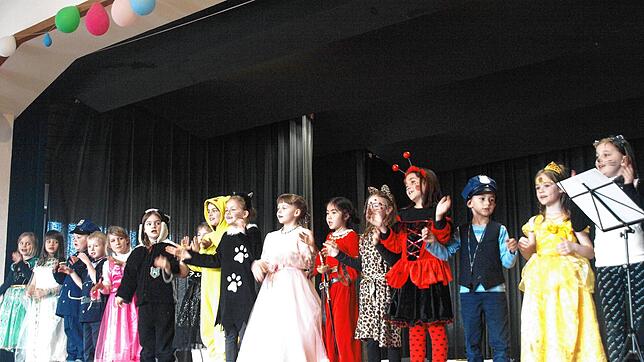 Auch der Schulchor der Grundschule Ibach-Wittenschwand trug wesentlich zum Unterhaltungsprogramm der Seniorenfasnacht bei. Bilder: Karin ...