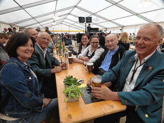 Bild 13: Den Abschluss des dreitägigen Festes „100 Jahre Kieswerk Häring“ machte der Musikverein Lottstetten