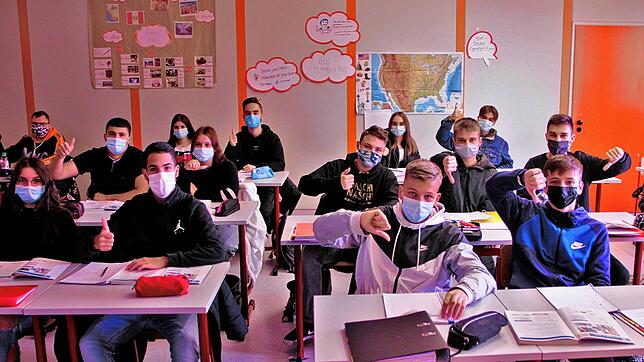 Nicht alle Schüler dieser Klasse der Gewerbeschule Bad Säckingen sehen das Maskentragen negativ, ein Großteil ist einverstanden mit den ...