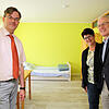 Hereinspaziert: Professor Andreas Trotter (von links) freut sich mit der Vorsitzenden des Singener Krankenhausfördervereins Petra ...