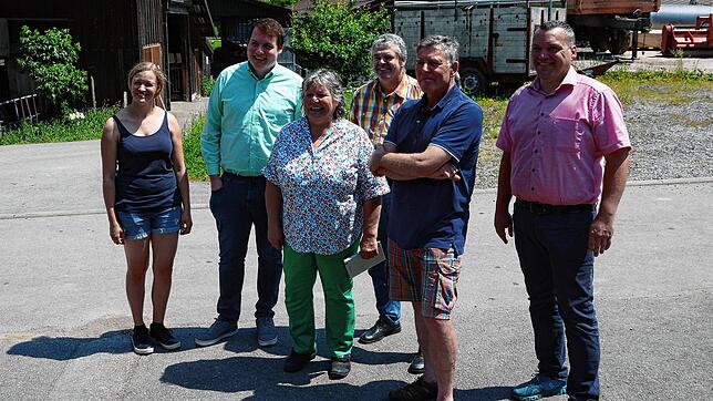 Beim Austausch (von links): Jungbäuerin Beatrice Bölle, der Landtagsabgeordnete Niklas Nüssle, die Landtagsabgeordnete Martina Braun, ...