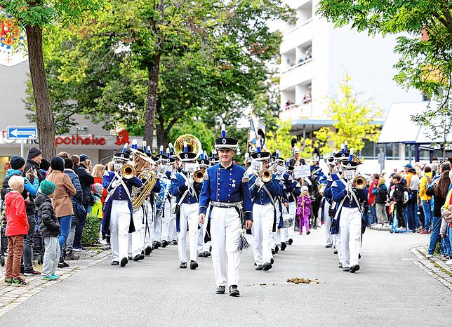 Bild 6: Reitturnier mit fulminantem Start