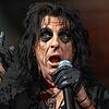 US-Rocker Alice Cooper tritt im Rahmen seiner Tournee 2025 beim Festival Stars in Town auf dem Herrenacker in Schaffhausen auf.
