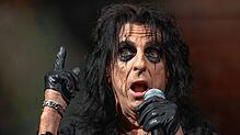 US-Rocker Alice Cooper tritt im Rahmen seiner Tournee 2025 beim Festival Stars in Town auf dem Herrenacker in Schaffhausen auf.
