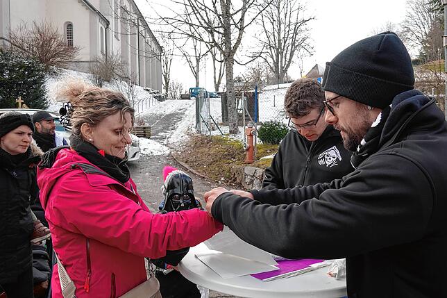 Bild 16: Bilderstory: Umzug und Narrenbaumstellen in Rickenbach begeistern die Zuschauer