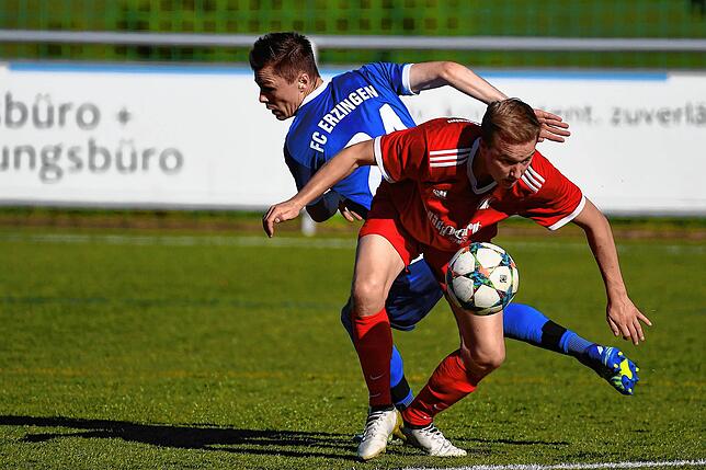 Bild 27: Spitzenreiter FC Erzingen setzt sich mit 5:0 beim FC RW Weilheim durch &ndash; und wir haben die Bilder!