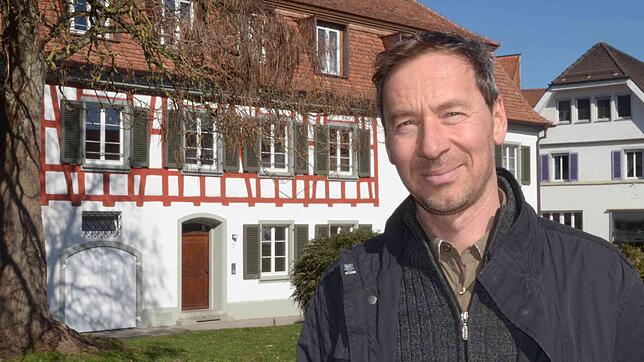 Architekt Gerhard Lallinger ist begeistert vom Engagment der Markdorfer Handwerker für ihre Kaplanei.