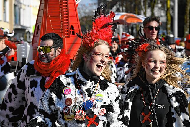 Bild 1: 20.000 Zuschauer beim großen Umzug in Friedrichshafen – die besten Bilder!