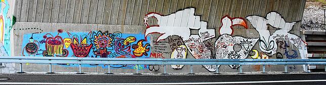 Bild 2: Kunst am Bau oder Vandalismus? Graffiti-Sprayer haben sich auf der neuen Bundesstraße 31 bereits verewigt
