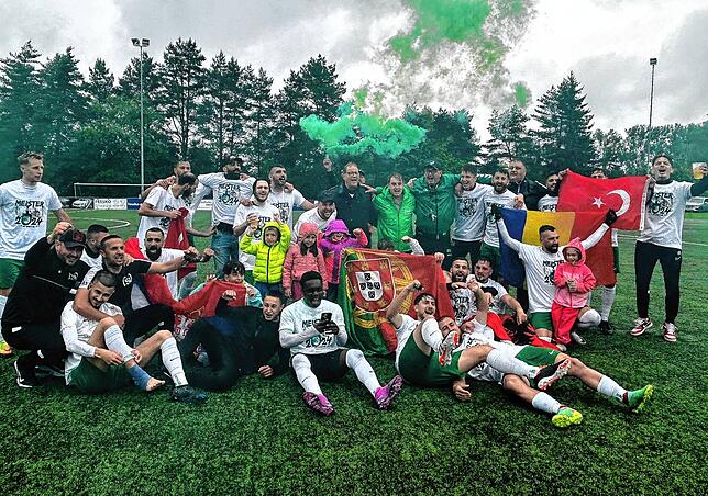 Die FSV Schwenningen holte den Titel in der württembergischen Kreisliga A 2. Oberbürgermeister Jürgen Roth feierte kurzerhand mit.