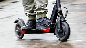 E-Scooter erfreuen sich auch bei den Jugendlichen in Rheinfelden einiger Beliebtheit. Doch es gibt klare Regeln. Symbolfoto: Christoph ...