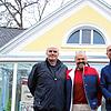 &bdquo;Chicco&ldquo; Güney Birdüzer (mitte) mit Volker Wursthorn (links) und Frank Schilling (rechts) vor dem Parkrestaurant: Die ...