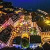 Das Bodensee-Weinfest auf dem Schlossplatz in Meersburg aus der Luft betrachtet. 2024 fand die Eröffnung bei traumhaftem Wetter statt. ...