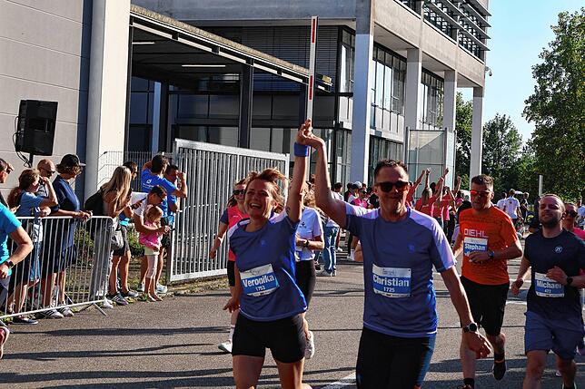 Bild 14: Mit Ausdauer und Kreativität- tausende Läufer messen sich beim ZF Firmenlauf