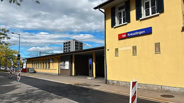 Im Bereich des Bahnhofs in Kreuzlingen ist es am Mittwochabend, 10. September, zu einem großen Polizeieinsatz gekommen. Spuren der ...