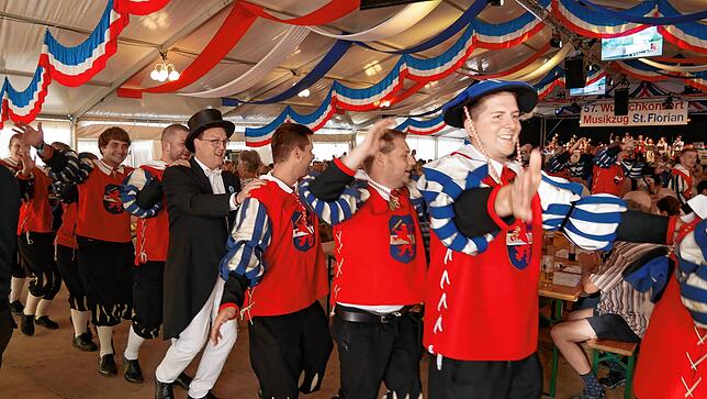 Bild 4: Waldshuter Chilbi 2025: Volles Haus beim 57. Wunschkonzert des Musikzugs St. Florian - das sind die schönsten Bilder