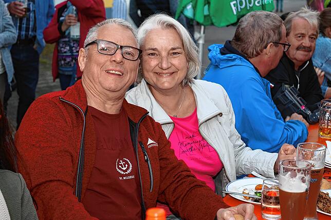 Bild 6: Dingelsdorf feiert sein Herbstfests 2025: So ausgelassen ist die Stimmung am Samstag