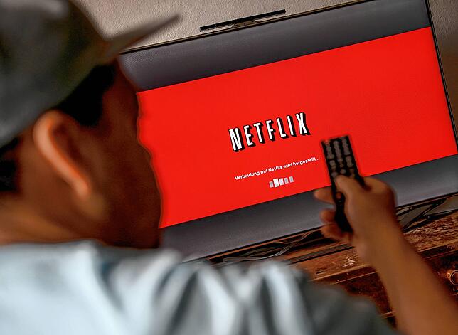 Internetstörungen sollten Kunden dokumentieren &ndash; etwa, indem sie filmen, dass Streaming ständig unterbrochen wird.