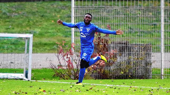 Große Freude: Samuel Peter erzielte gleich zwei Tore beim 3:2-Erfolg des 1. FC Rielasingen-Arlen II gegen Salem.