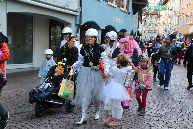 Bild 23: Schmotziger Dunschtig 2025: Das sind schönsten Bilder vom Kinderumzug in Tiengen