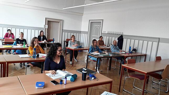 Die Deutsch- und Integrationskurse laufen in der Volkshochschule in Schwenningen im größten Kursraum. Hier lassen sich die ...