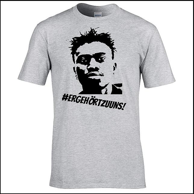 Dieses T-Shirt entwarf der SV Hondingen für Buba Jaiteh.