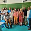 1973 waren sie die erste Abiturklassen im neuen Gebäude des Gymnasiums: Michael Bingeser (Zweiter von links) mit seinen ehemaligen ...
