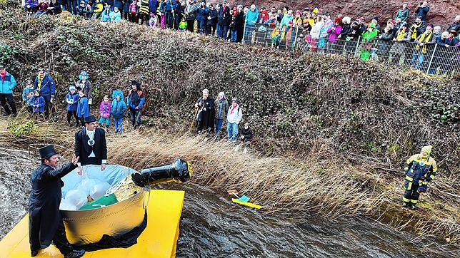 Bild 29: Batschnasse Riesengaudi: mit Pauken und Trompeten Da Bach na