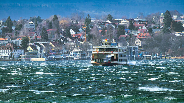 Die Fähre zwischen Meersburg und Konstanz im Sturm