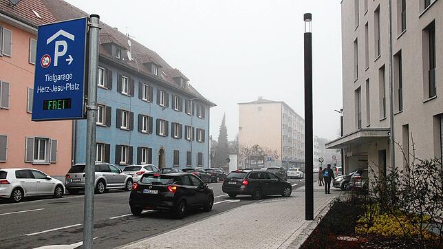 Die Tiefgarage am Herz-Jesu-Platz wird samstags, wenn Markt ist, gut frequentiert. Bild: Susanne Gehrmann-Röhm