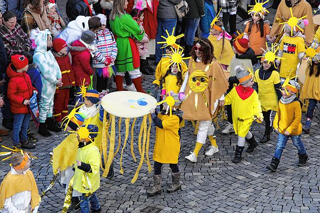 Bild 35: Bilder vom großen Kinderumzug in VS-Villingen am Schmotzigen &ndash; Teil 2