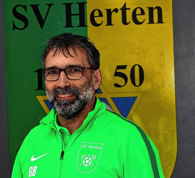 Torwarttrainer Giovanni Basso (SV Herten): „Ich habe in den 21 Jahren tolle Aufstiege und traurige Abstiege erlebt – und ...