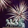 Das Feuerwerk über dem Brandenburger Tor in Berlin läutete das Jahr 2020 ein. Es kam Corona &ndash; aber auch anderes.