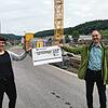 Christiane Maier, Vorsitzende, und Thomas Scheibel, stellvertretender Vorsitzender des Vereins Pro Freibad Waldshut, haben die erste ...