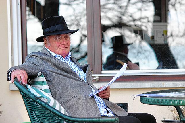 Martin Walser wenige Tage vor seinem 90. Geburtstag, fotografiert in seinem Anwesen in Überlingen-Nußdorf.