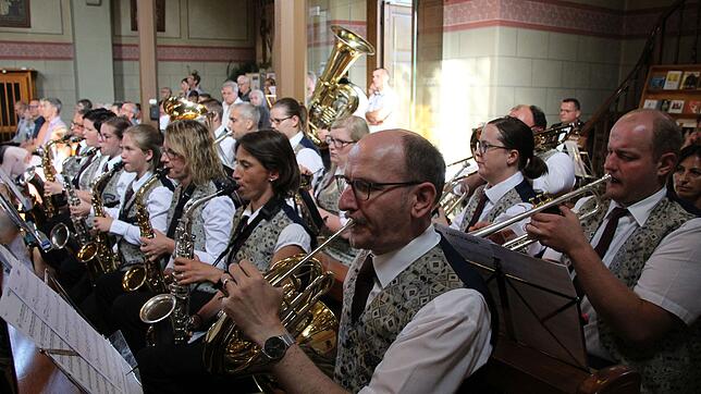 Der Musikverein Eggingen spielte unter der Leitung von Matthias Schönle zum Festtag.
