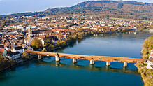 Die Trompeterstadt Bad Säckingen, mit dem Röthekopf im Hintergrund, liegt am südlichen Rand des Hotzenwalds, der der südliche Ausläufer ...