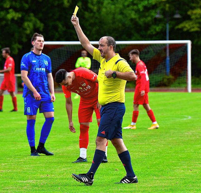 Bild 34: Neuer Spitzenreiter FC Tiengen 08 besiegt den TuS Efringen-Kirchen mit 4:1 &ndash; und wir haben Bilder!