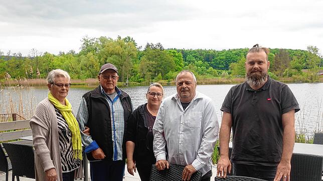 Sie freuen sich auf den Start des neuen „Restaurant am Seele“ direkt am Ufer des Böhringer Badesees (von links): Sigrun und Dietmar ...