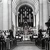 Glockenweihe im Dominnern Mitte September 1951. Auf der Orgelempore der damalige Knabenchor des Kollegs.