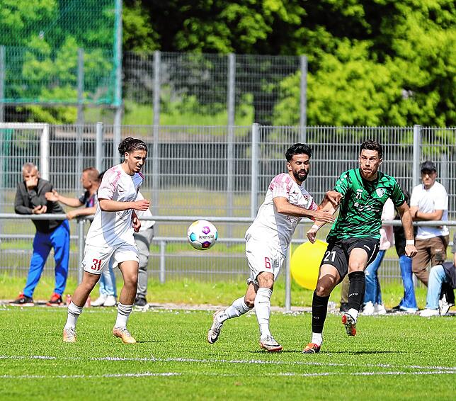 Bild 4: Vor Meisterfeier: Türk. SV Singen und VfR Stockach trennen sich 1:1. Wir haben die besten Bilder.