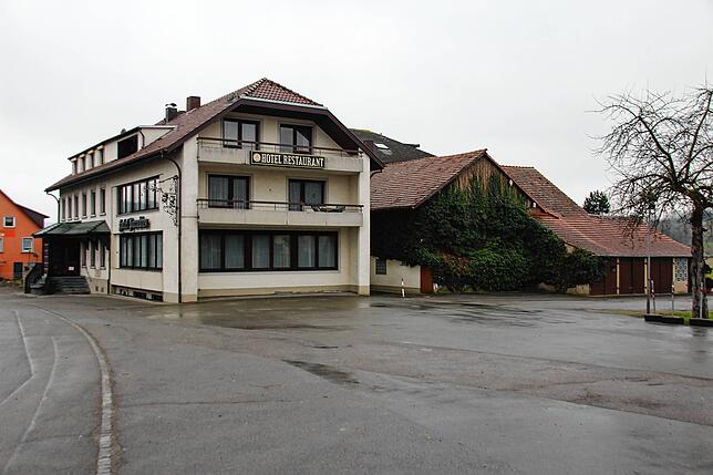Das Hotel Paradies im Februar 2016, als es bereits geschlossen war. Der Baumarkt-Konzern Hornbach kaufte die Immobilie, die kurz darauf ...