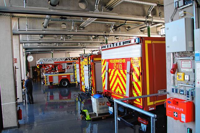 Sie stand für alle Fälle in Bereitschaft: Die Fahrzeugflotte der Feuerwehr im Schwenninger Gerätehaus.