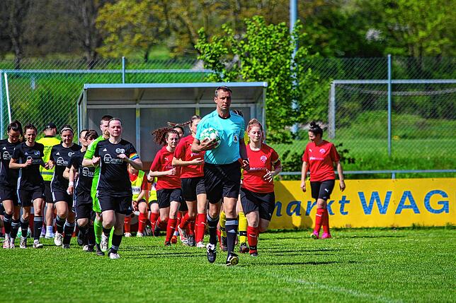 Bild 2: FC Hochrhein gewinnt Derby gegen SC Niederhof/Binzgen mit 3:1 – und wir haben Bilder!