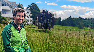 Yvonne Fickert leidet an Long Covid. Arbeiten kann sie heute kaum mehr. Kraft tankt sie auf Spaziergängen in der Natur. Bild: Cornelia ...